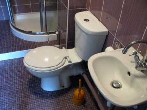 Downstairs Bathroom - Camelot Retreat - Accommodation in Glastonbury